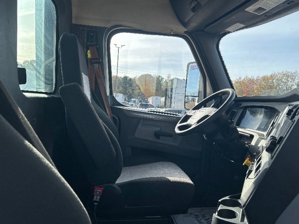 Day Cab Tractor-Heavy Duty Tractors-Freightliner-2021-T11664ST-Jackson-MS-690,800\n\t\tmiles-$ 28,750 - Image 14