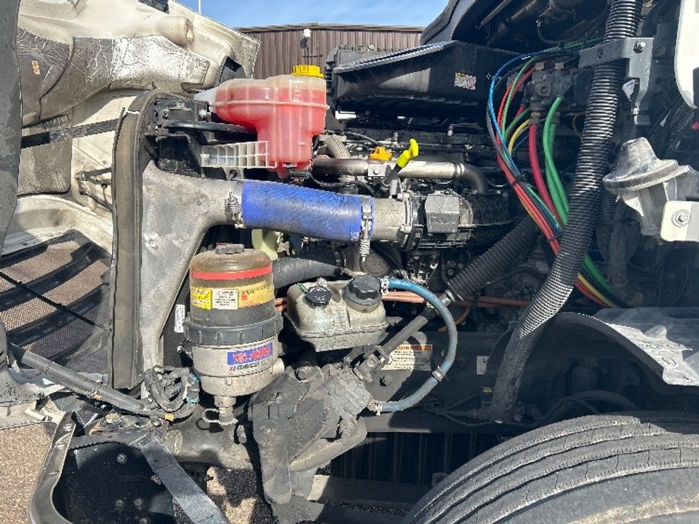 Day Cab Tractor-Heavy Duty Tractors-Freightliner-2021-T11664ST-Jackson-MS-690,800\n\t\tmiles-$ 28,750 - Image 16