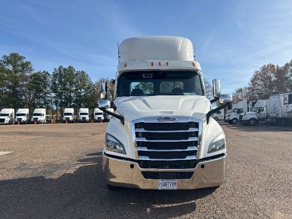 Day Cab Tractor-Heavy Duty Tractors-Freightliner-2021-T11664ST-Jackson-MS-690,800\n\t\tmiles-$ 28,750 - Image 2