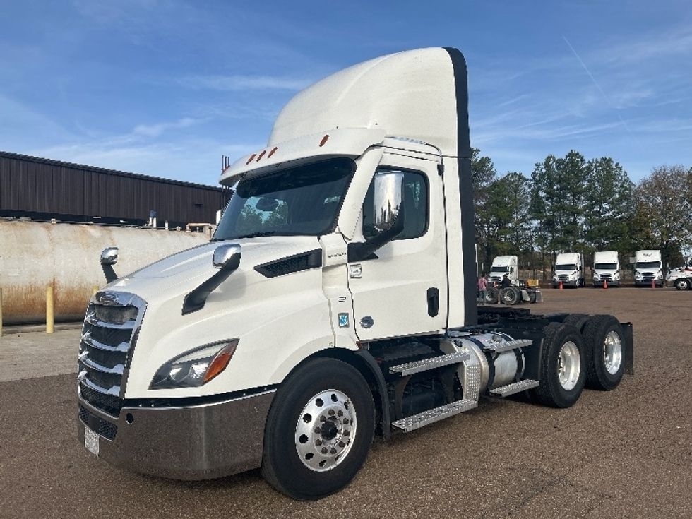 Day Cab Tractor-Heavy Duty Tractors-Freightliner-2021-T11664ST-Jackson-MS-690,800\n\t\tmiles-$ 28,750 - Image 3