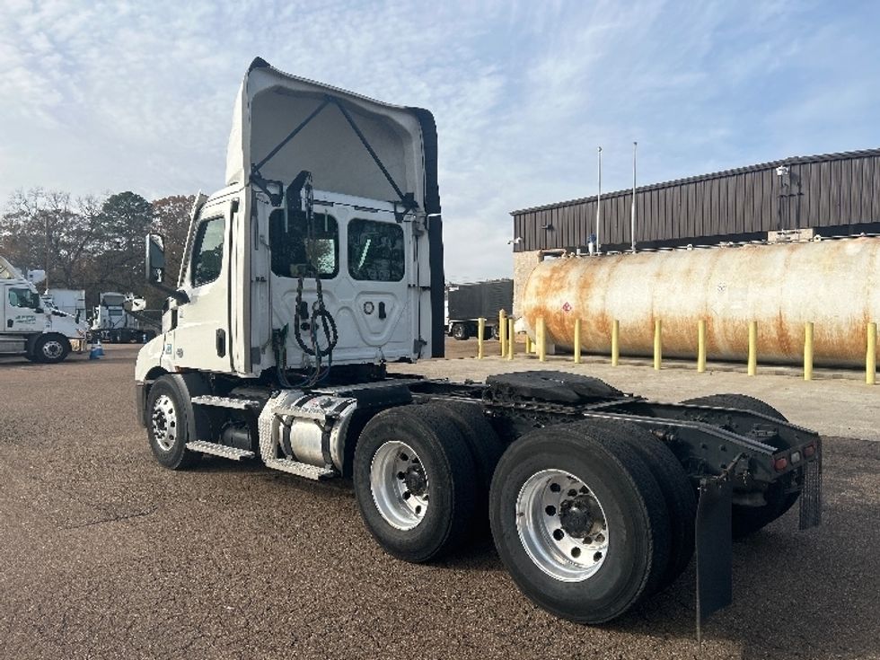 Day Cab Tractor-Heavy Duty Tractors-Freightliner-2021-T11664ST-Jackson-MS-690,800\n\t\tmiles-$ 28,750 - Image 5