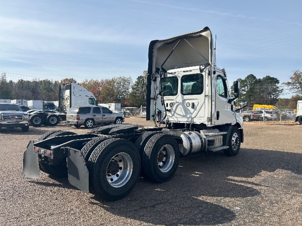 Day Cab Tractor-Heavy Duty Tractors-Freightliner-2021-T11664ST-Jackson-MS-690,800\n\t\tmiles-$ 28,750 - Image 7