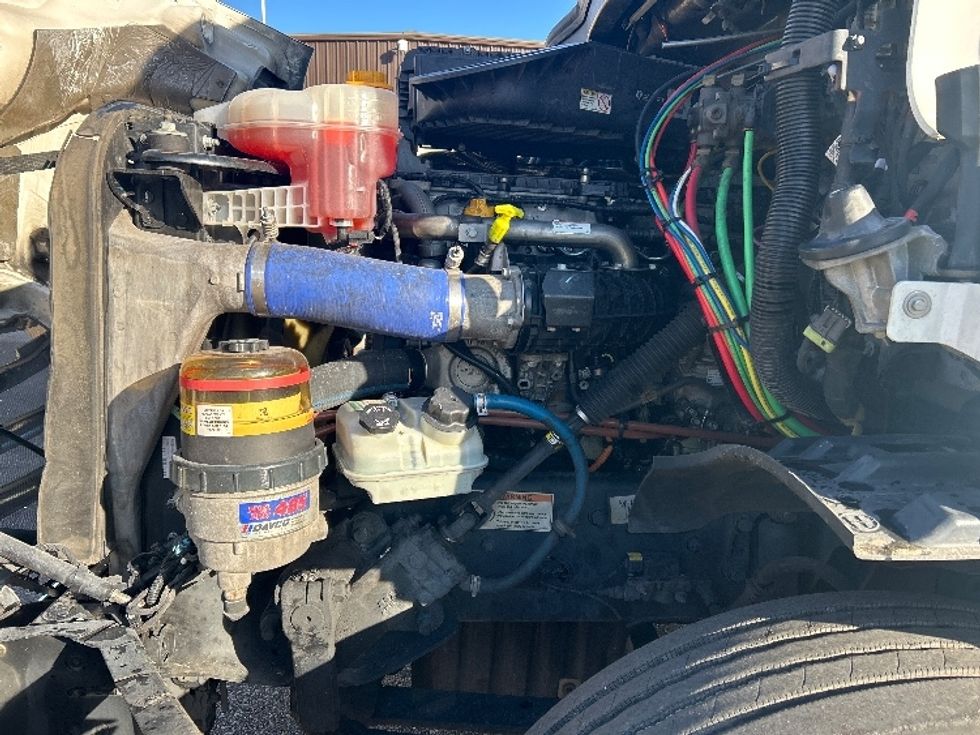 Day Cab Tractor-Heavy Duty Tractors-Freightliner-2021-T11664ST-Jackson-MS-705,000\n\t\tmiles-$ 28,750 - Image 16