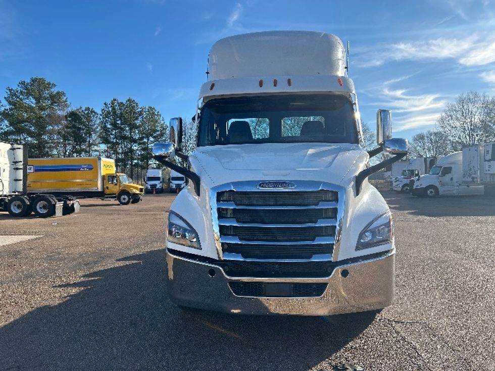 Day Cab Tractor-Heavy Duty Tractors-Freightliner-2021-T11664ST-Jackson-MS-705,000\n\t\tmiles-$ 28,750 - Image 2