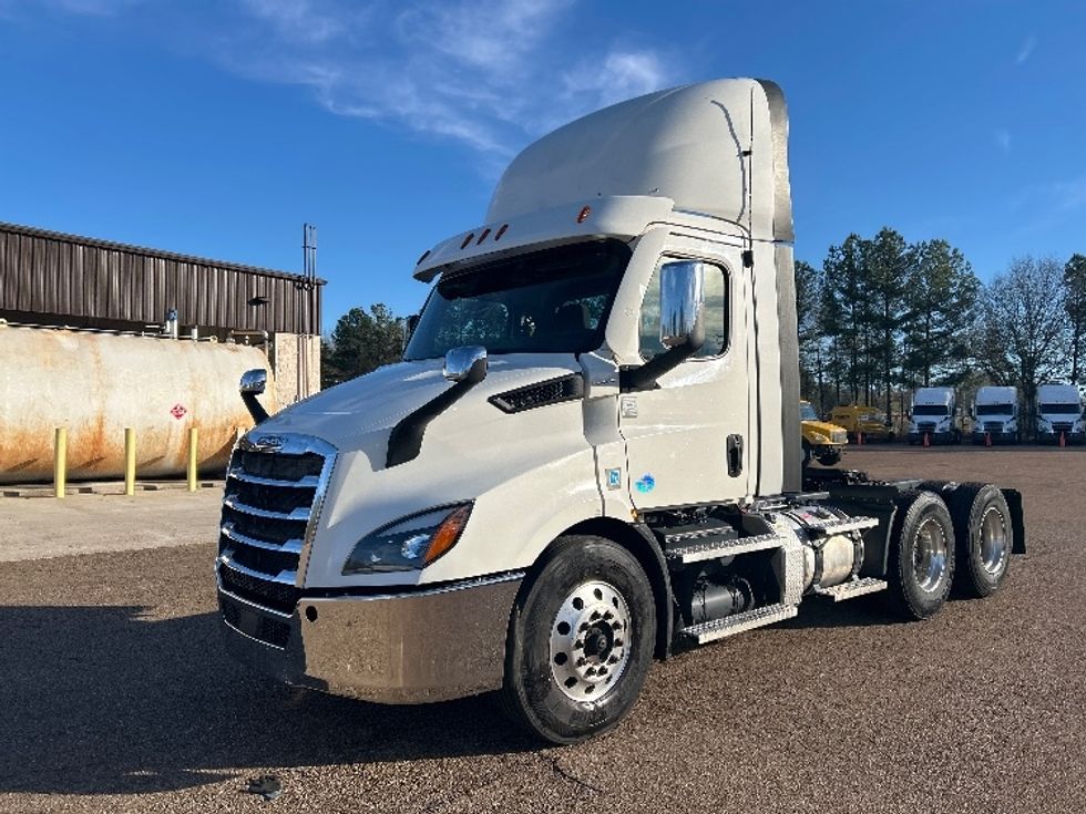 Day Cab Tractor-Heavy Duty Tractors-Freightliner-2021-T11664ST-Jackson-MS-705,000\n\t\tmiles-$ 28,750 - Image 3