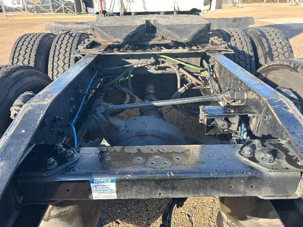 Day Cab Tractor-Heavy Duty Tractors-Freightliner-2021-T11664ST-Jackson-MS-705,000\n\t\tmiles-$ 28,750 - Image 6