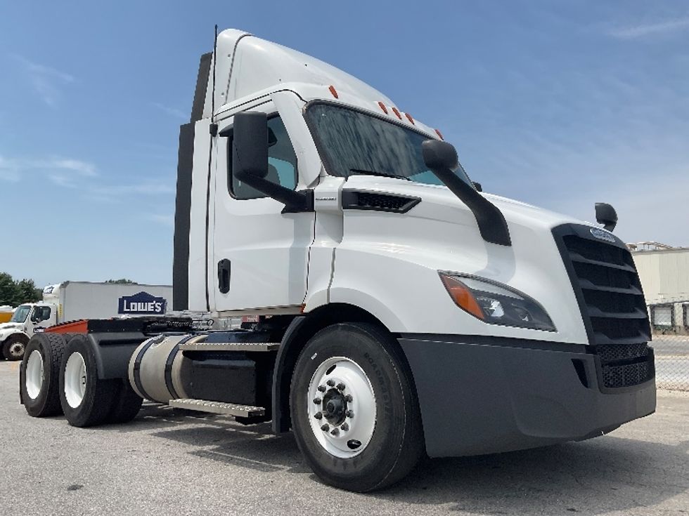 Day Cab Tractor-Heavy Duty Tractors-Freightliner-2021-T11664ST-Kansas City-MO-204,823\n\t\tmiles-$ 75,000 - Image 1