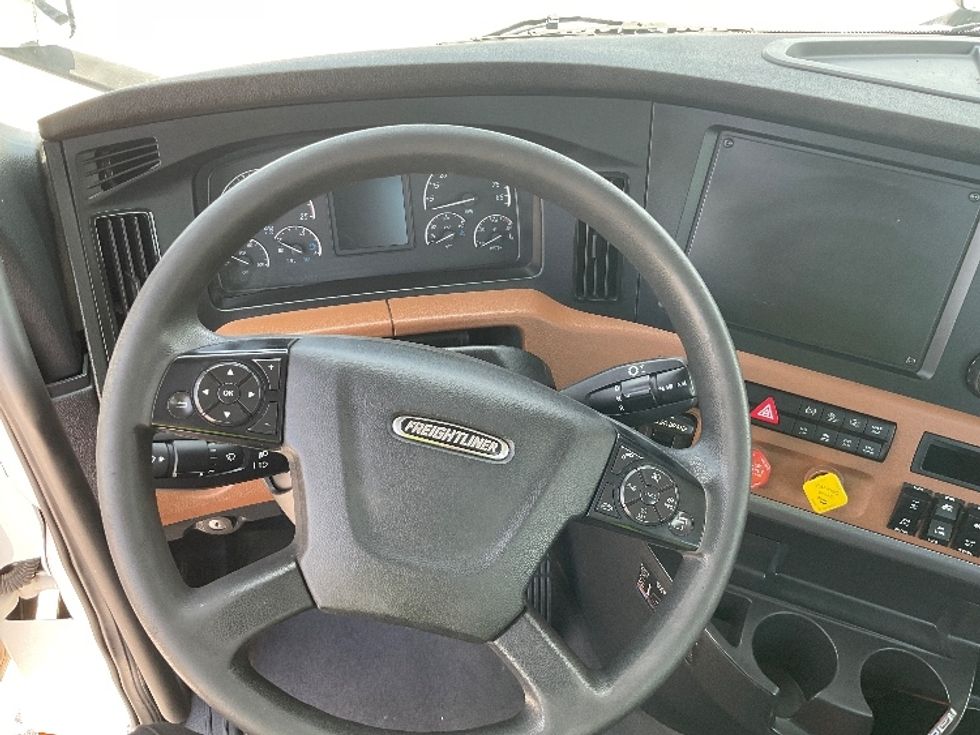 Day Cab Tractor-Heavy Duty Tractors-Freightliner-2021-T11664ST-Kansas City-MO-204,823\n\t\tmiles-$ 75,000 - Image 11