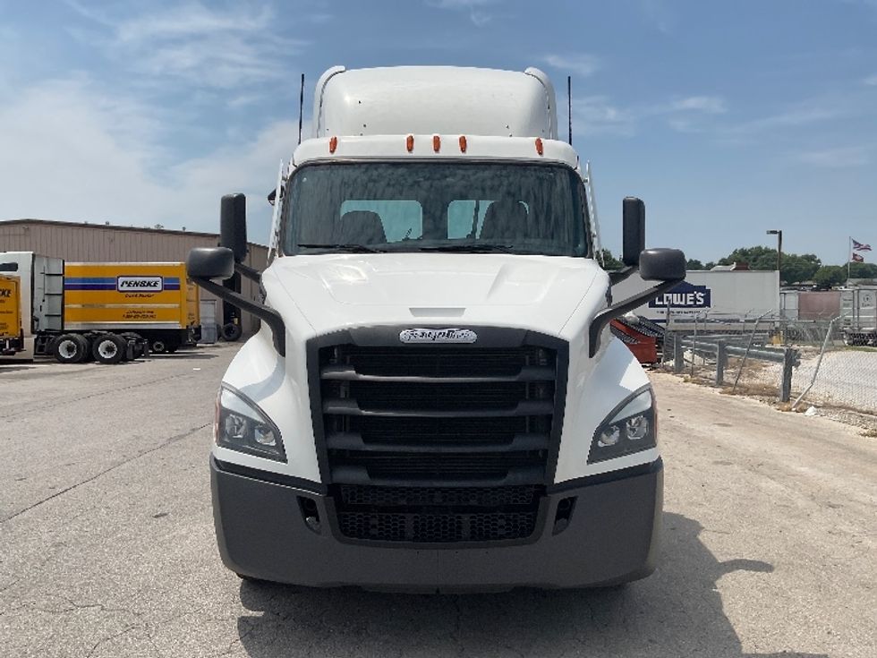 Day Cab Tractor-Heavy Duty Tractors-Freightliner-2021-T11664ST-Kansas City-MO-204,823\n\t\tmiles-$ 75,000 - Image 2