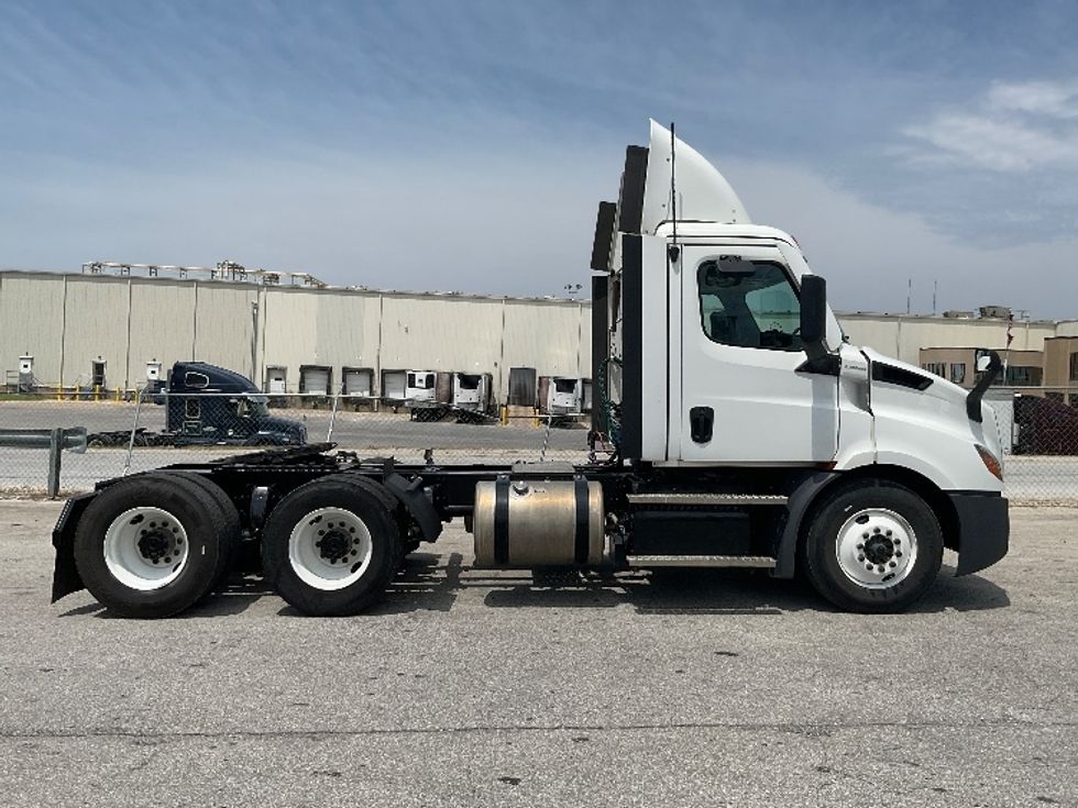 Day Cab Tractor-Heavy Duty Tractors-Freightliner-2021-T11664ST-Kansas City-MO-204,823\n\t\tmiles-$ 75,000 - Image 8