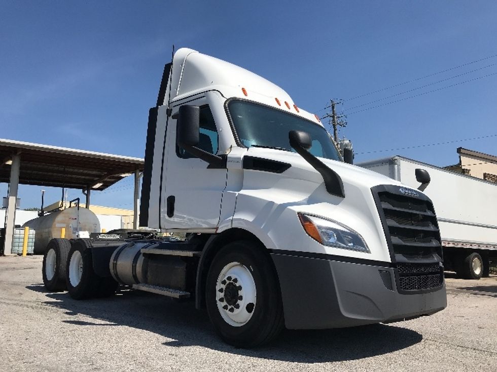 Day Cab Tractor-Heavy Duty Tractors-Freightliner-2021-T11664ST-Kansas City-MO-285,345\n\t\tmiles-$ 62,000 - Image 1