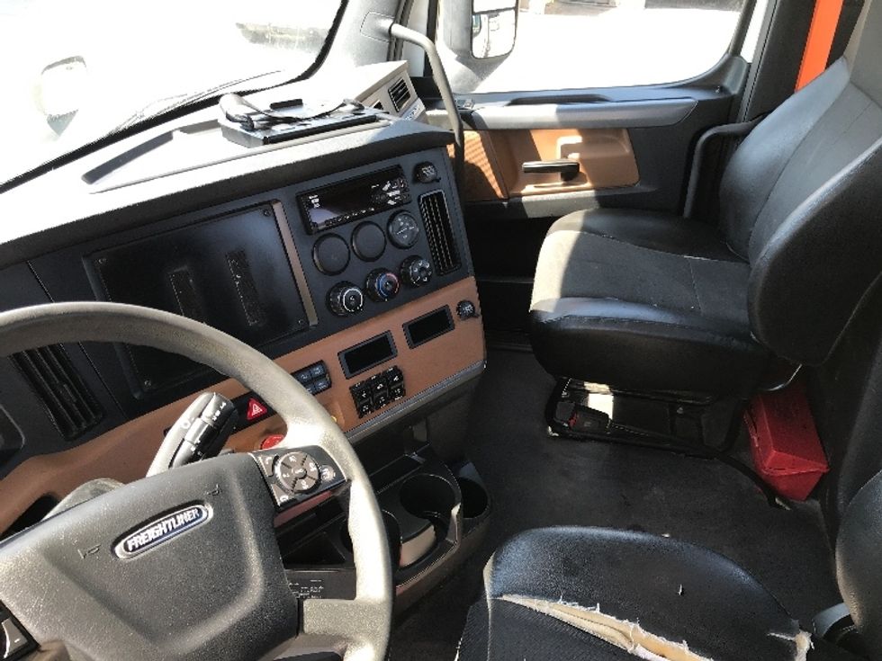 Day Cab Tractor-Heavy Duty Tractors-Freightliner-2021-T11664ST-Kansas City-MO-285,345\n\t\tmiles-$ 62,000 - Image 10