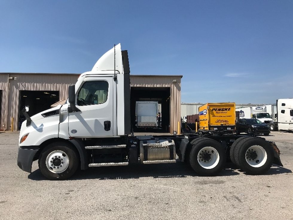Day Cab Tractor-Heavy Duty Tractors-Freightliner-2021-T11664ST-Kansas City-MO-285,345\n\t\tmiles-$ 62,000 - Image 4
