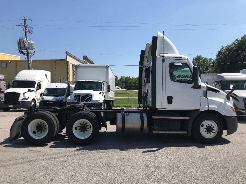 Day Cab Tractor-Heavy Duty Tractors-Freightliner-2021-T11664ST-Kansas City-MO-285,345\n\t\tmiles-$ 62,000 - Image 8