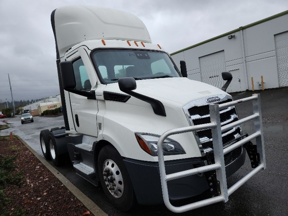 Day Cab Tractor-Heavy Duty Tractors-Freightliner-2021-T11664ST-Kent-WA-333,750\n\t\tmiles-$ 63,000 - Image 1