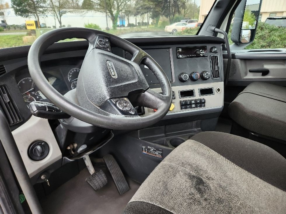 Day Cab Tractor-Heavy Duty Tractors-Freightliner-2021-T11664ST-Kent-WA-333,750\n\t\tmiles-$ 63,000 - Image 10