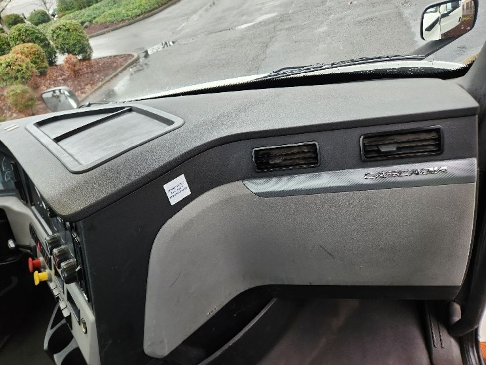 Day Cab Tractor-Heavy Duty Tractors-Freightliner-2021-T11664ST-Kent-WA-333,750\n\t\tmiles-$ 63,000 - Image 13