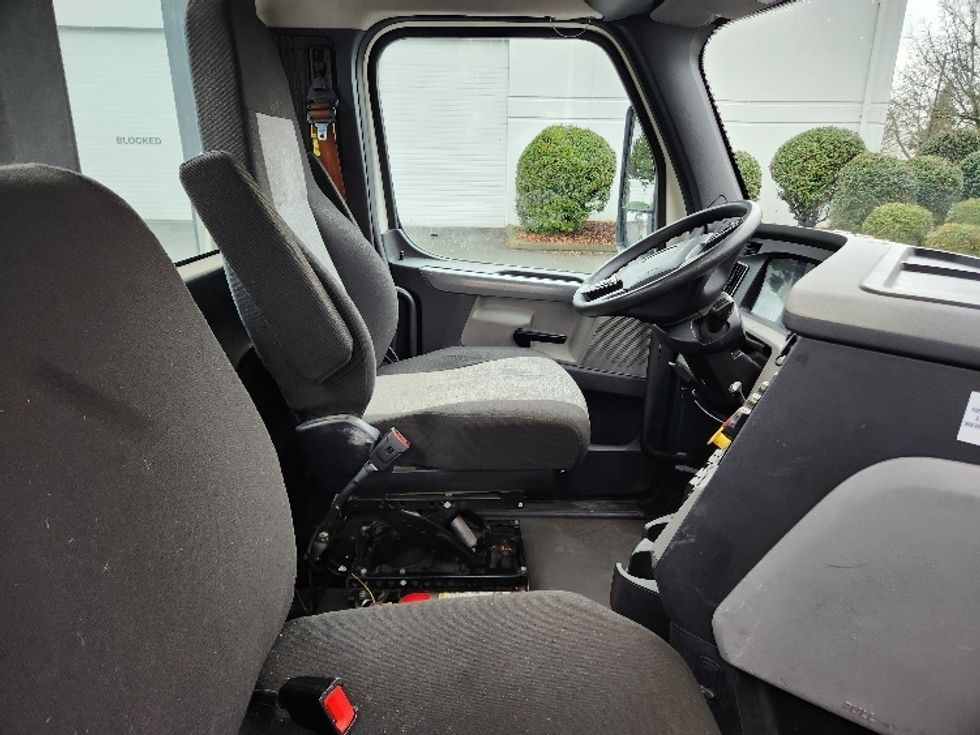 Day Cab Tractor-Heavy Duty Tractors-Freightliner-2021-T11664ST-Kent-WA-333,750\n\t\tmiles-$ 63,000 - Image 14