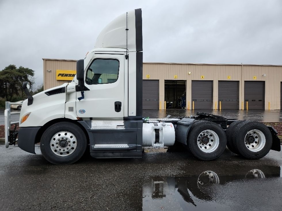 Day Cab Tractor-Heavy Duty Tractors-Freightliner-2021-T11664ST-Kent-WA-333,750\n\t\tmiles-$ 63,000 - Image 4