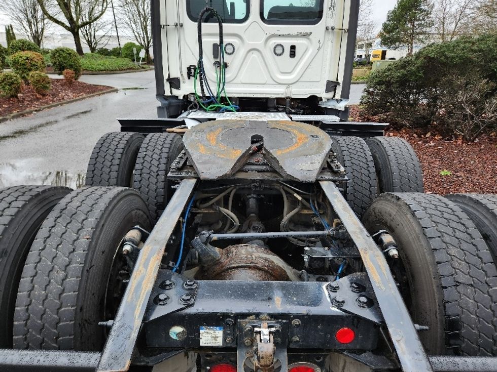 Day Cab Tractor-Heavy Duty Tractors-Freightliner-2021-T11664ST-Kent-WA-333,750\n\t\tmiles-$ 63,000 - Image 6