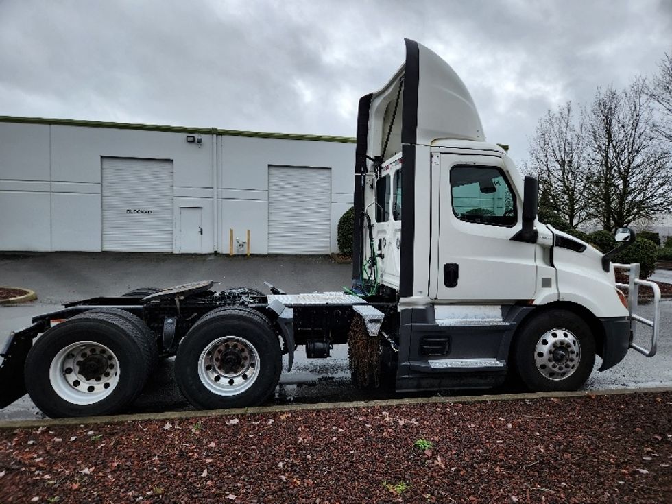 Day Cab Tractor-Heavy Duty Tractors-Freightliner-2021-T11664ST-Kent-WA-333,750\n\t\tmiles-$ 63,000 - Image 8