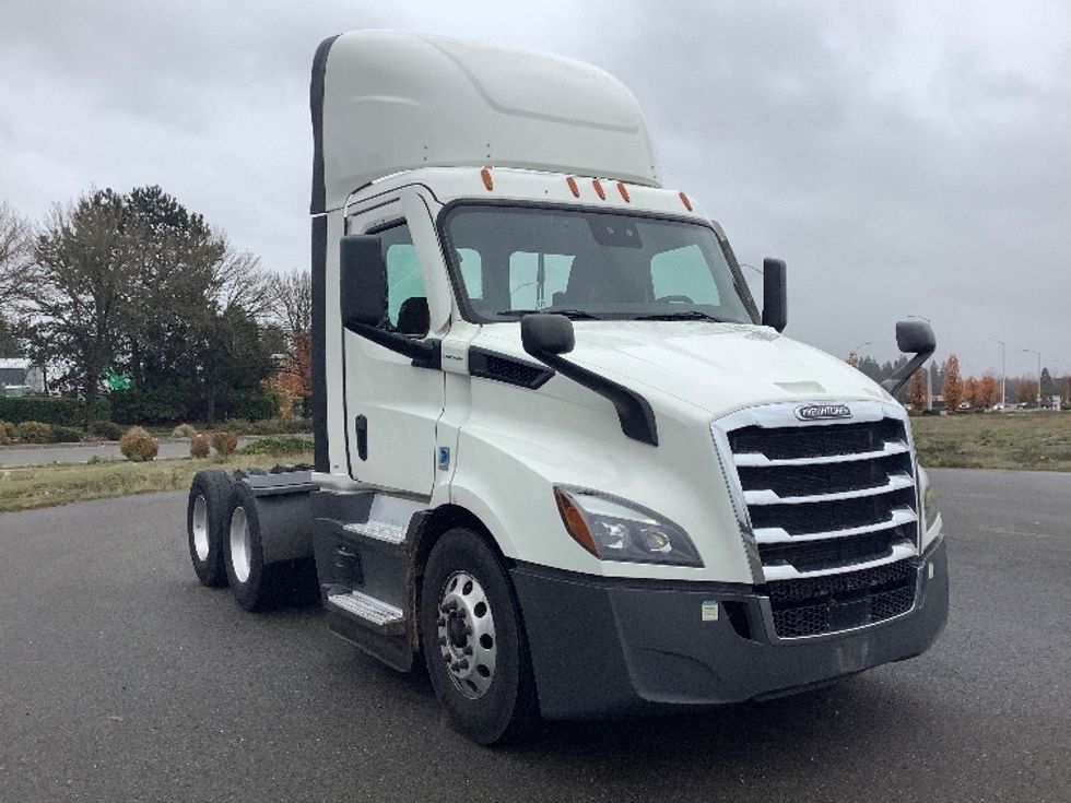 Day Cab Tractor-Heavy Duty Tractors-Freightliner-2021-T11664ST-Kent-WA-397,129\n\t\tmiles-$ 57,250 - Image 1