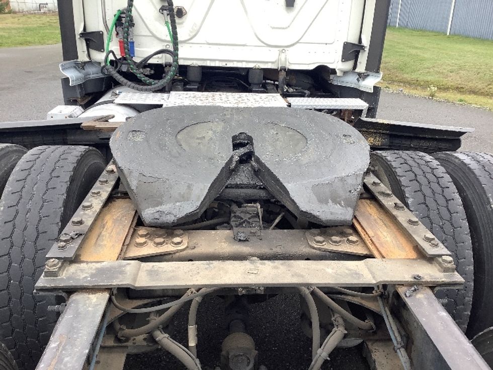 Day Cab Tractor-Heavy Duty Tractors-Freightliner-2021-T11664ST-Kent-WA-397,129\n\t\tmiles-$ 57,250 - Image 6