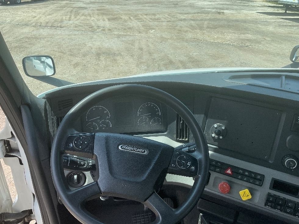 Day Cab Tractor-Heavy Duty Tractors-Freightliner-2021-T11664ST-La Porte-IN-520,095\n\t\tmiles-$ 36,750 - Image 11