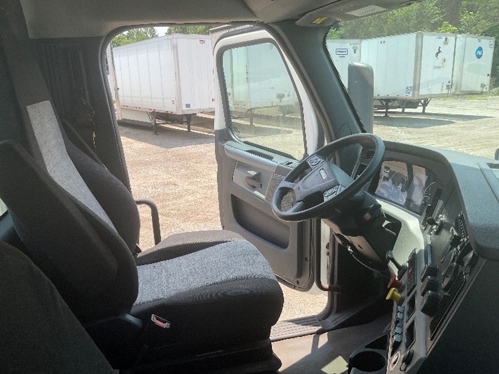 Day Cab Tractor-Heavy Duty Tractors-Freightliner-2021-T11664ST-La Porte-IN-520,095\n\t\tmiles-$ 36,750 - Image 14