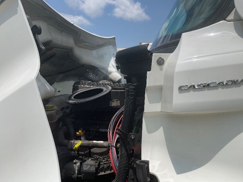 Day Cab Tractor-Heavy Duty Tractors-Freightliner-2021-T11664ST-La Porte-IN-520,095\n\t\tmiles-$ 36,750 - Image 16