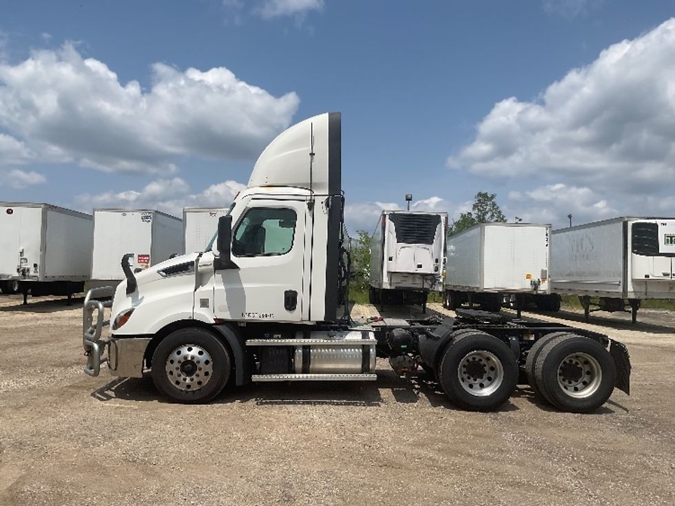 Day Cab Tractor-Heavy Duty Tractors-Freightliner-2021-T11664ST-La Porte-IN-520,095\n\t\tmiles-$ 36,750 - Image 4