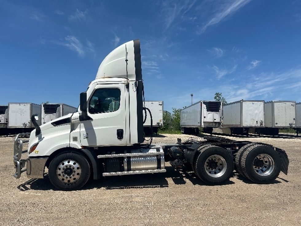 Day Cab Tractor-Heavy Duty Tractors-Freightliner-2021-T11664ST-La Porte-IN-595,760\n\t\tmiles-$ 29,500 - Image 4
