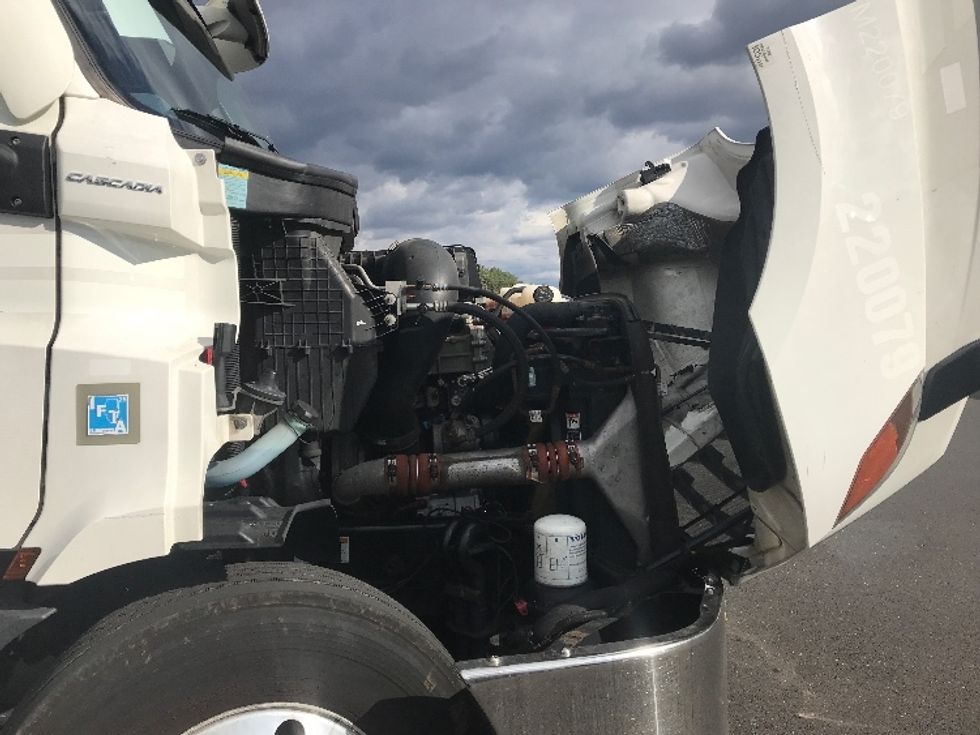 Day Cab Tractor-Heavy Duty Tractors-Freightliner-2021-T11664ST-Linden-NJ-361,184\n\t\tmiles-$ 57,250 - Image 14