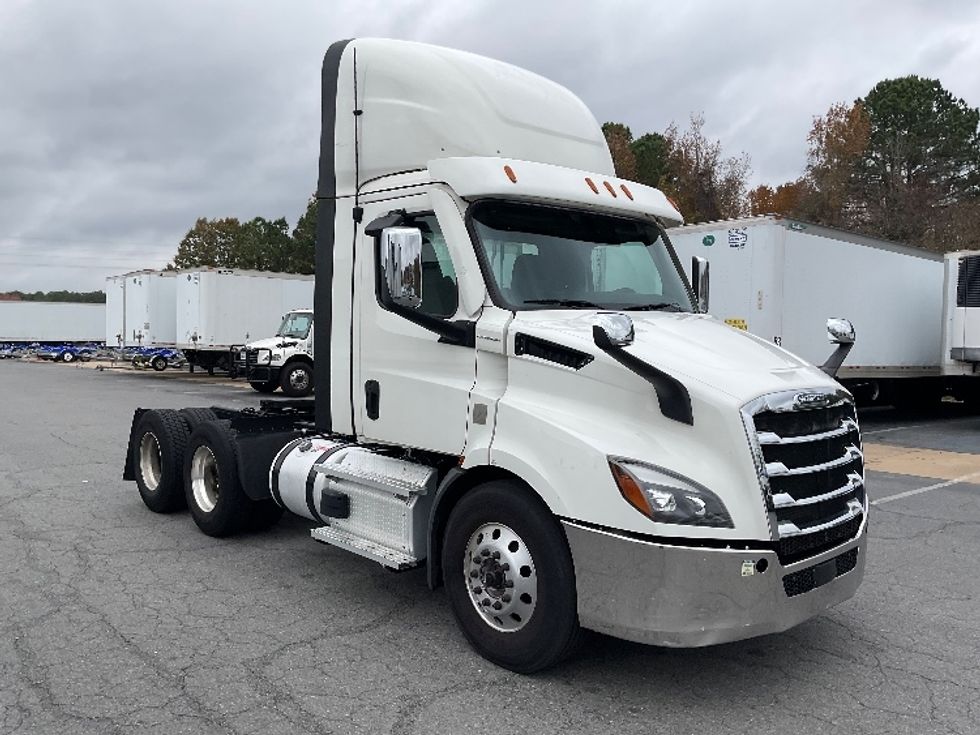 Day Cab Tractor-Heavy Duty Tractors-Freightliner-2021-T11664ST-Little Rock-AR-530,590\n\t\tmiles-$ 45,000 - Image 1