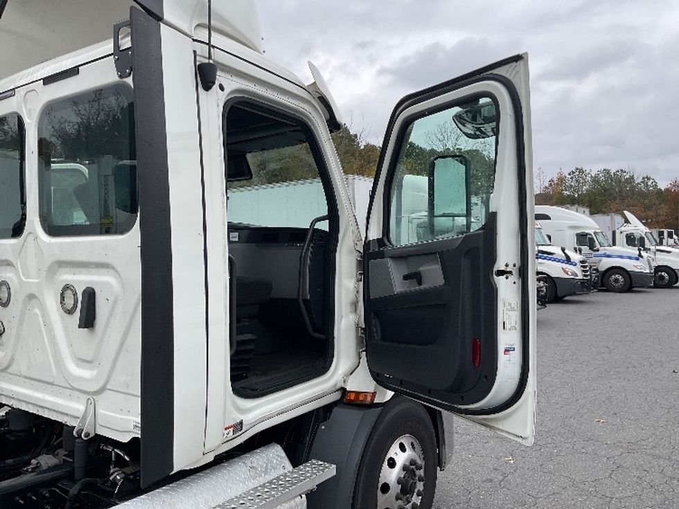 Day Cab Tractor-Heavy Duty Tractors-Freightliner-2021-T11664ST-Little Rock-AR-530,590\n\t\tmiles-$ 45,000 - Image 12