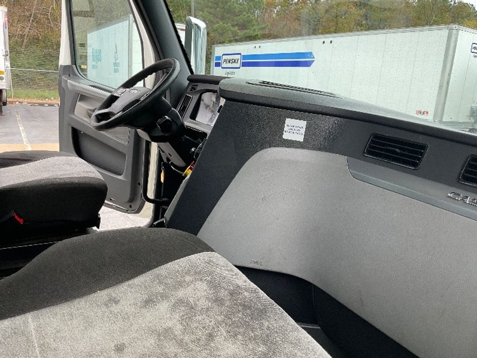 Day Cab Tractor-Heavy Duty Tractors-Freightliner-2021-T11664ST-Little Rock-AR-530,590\n\t\tmiles-$ 45,000 - Image 14