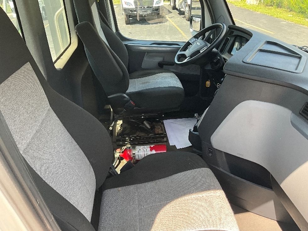 Day Cab Tractor-Heavy Duty Tractors-Freightliner-2021-T11664ST-London-ON-314,825\n\t\tkm-$ 83,250 - Image 14