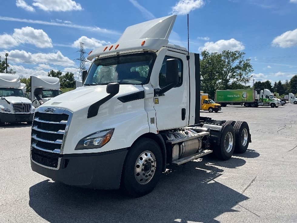 Day Cab Tractor-Heavy Duty Tractors-Freightliner-2021-T11664ST-London-ON-314,825\n\t\tkm-$ 83,250 - Image 3