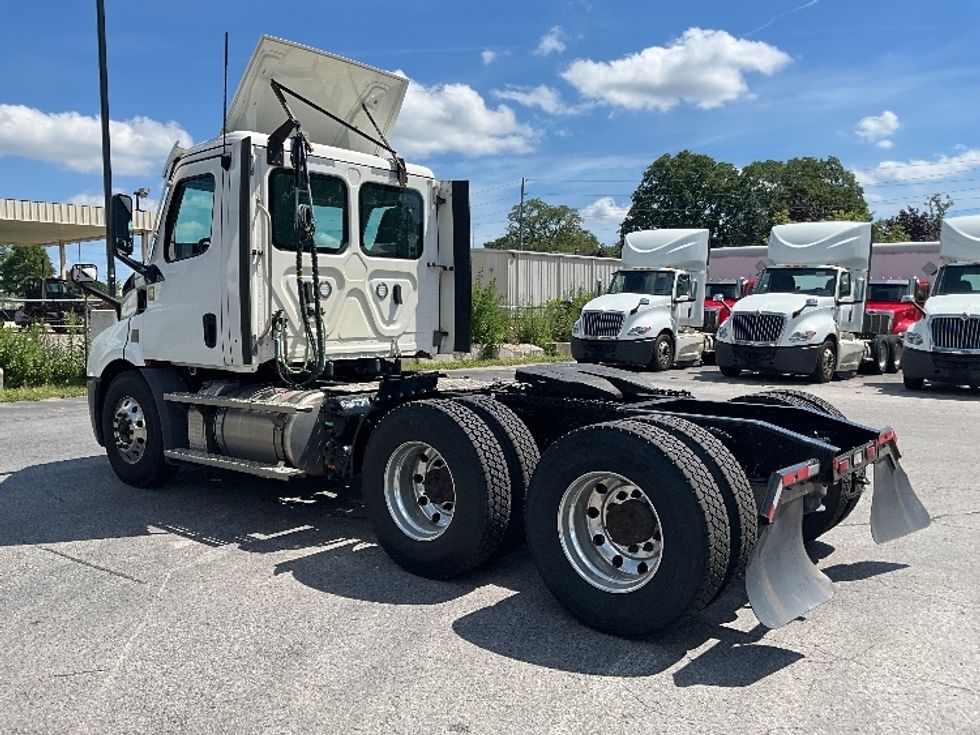 Day Cab Tractor-Heavy Duty Tractors-Freightliner-2021-T11664ST-London-ON-314,825\n\t\tkm-$ 83,250 - Image 5