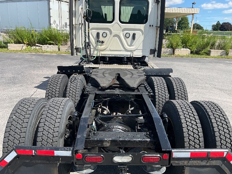 Day Cab Tractor-Heavy Duty Tractors-Freightliner-2021-T11664ST-London-ON-314,825\n\t\tkm-$ 83,250 - Image 6