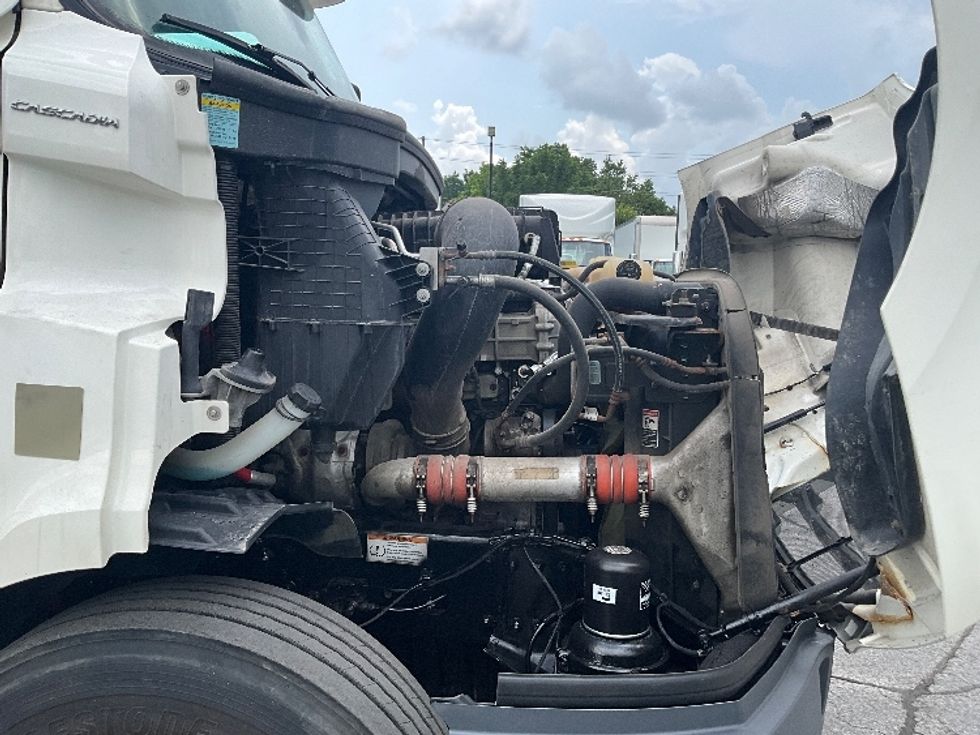 Day Cab Tractor-Heavy Duty Tractors-Freightliner-2021-T11664ST-London-ON-335,577\n\t\tkm-$ 81,750 - Image 15