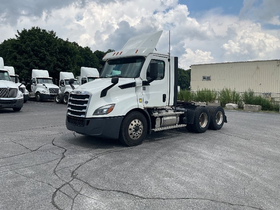 Day Cab Tractor-Heavy Duty Tractors-Freightliner-2021-T11664ST-London-ON-335,577\n\t\tkm-$ 81,750 - Image 3
