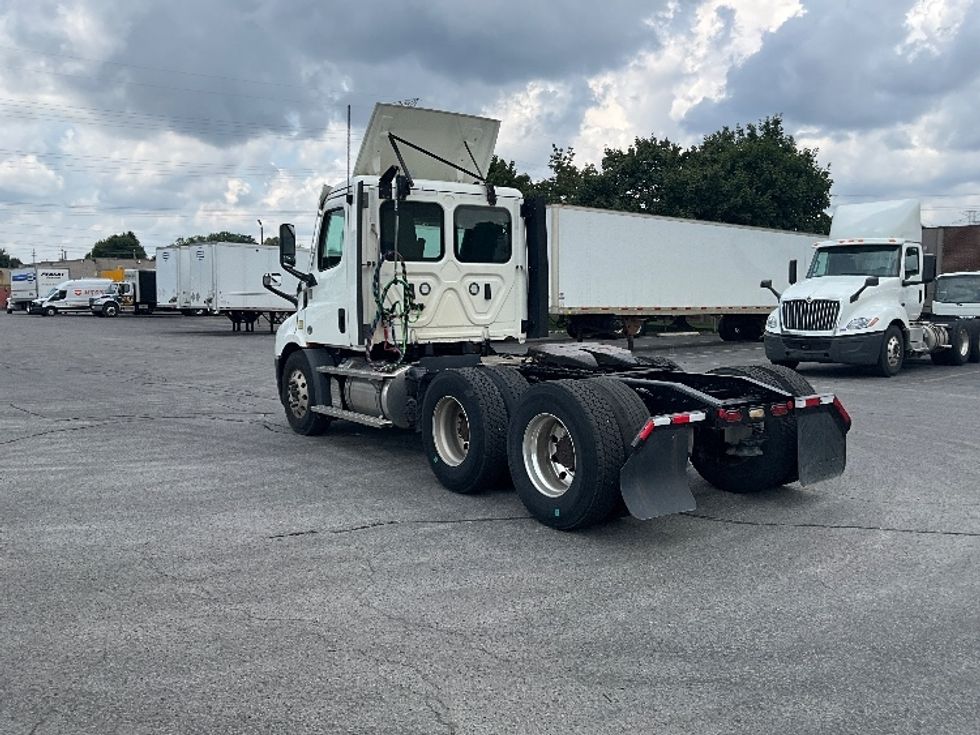 Day Cab Tractor-Heavy Duty Tractors-Freightliner-2021-T11664ST-London-ON-335,577\n\t\tkm-$ 81,750 - Image 5