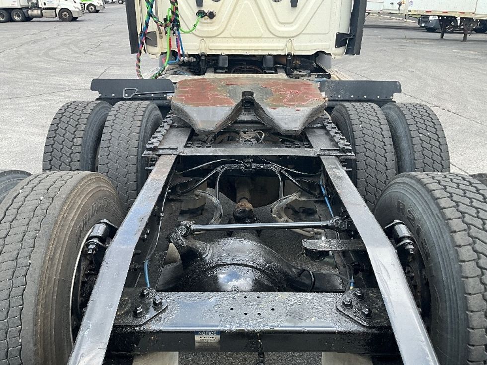 Day Cab Tractor-Heavy Duty Tractors-Freightliner-2021-T11664ST-London-ON-335,577\n\t\tkm-$ 81,750 - Image 6