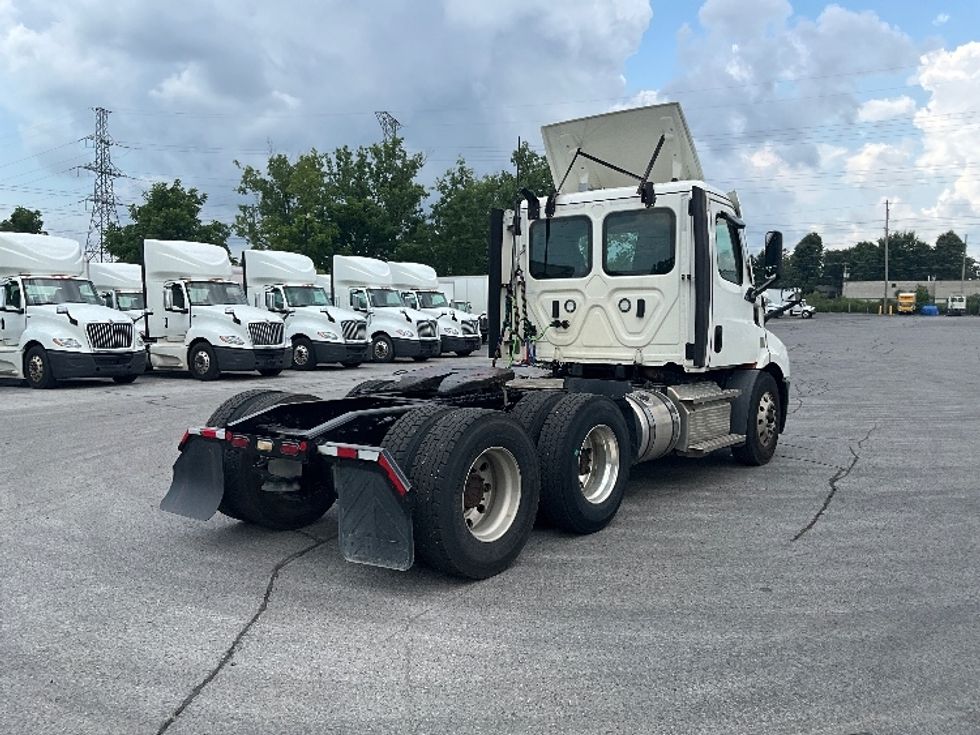 Day Cab Tractor-Heavy Duty Tractors-Freightliner-2021-T11664ST-London-ON-335,577\n\t\tkm-$ 81,750 - Image 7