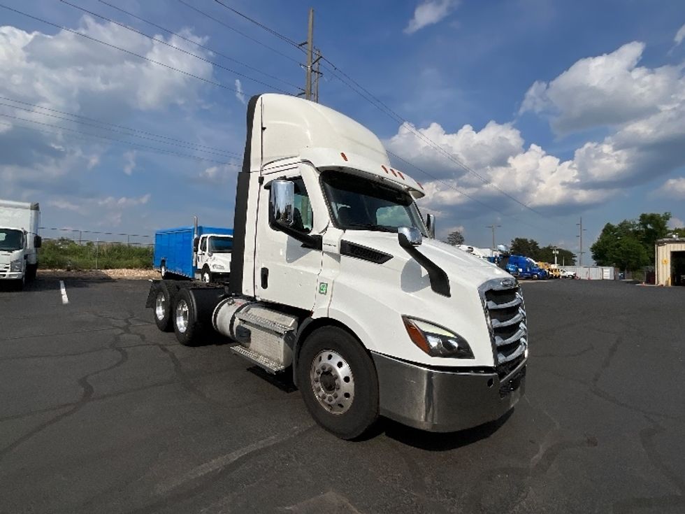 Day Cab Tractor-Heavy Duty Tractors-Freightliner-2021-T11664ST-Manassas-VA-404,450\n\t\tmiles-$ 51,250 - Image 1