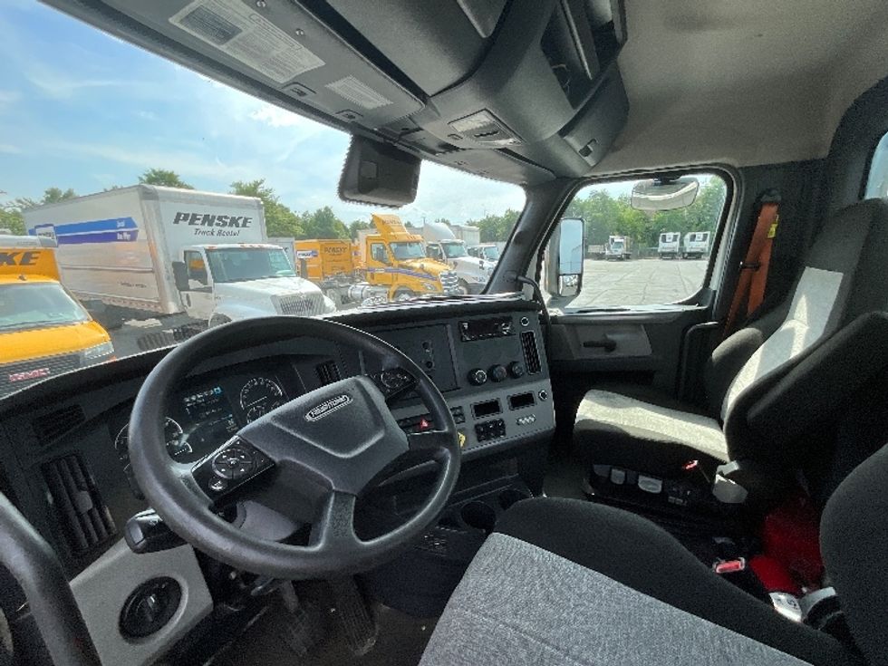 Day Cab Tractor-Heavy Duty Tractors-Freightliner-2021-T11664ST-Manassas-VA-404,450\n\t\tmiles-$ 51,250 - Image 10