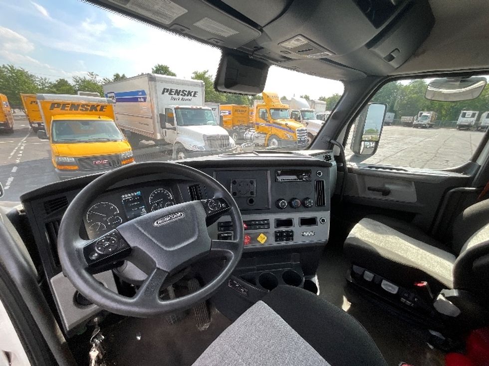 Day Cab Tractor-Heavy Duty Tractors-Freightliner-2021-T11664ST-Manassas-VA-404,450\n\t\tmiles-$ 51,250 - Image 11