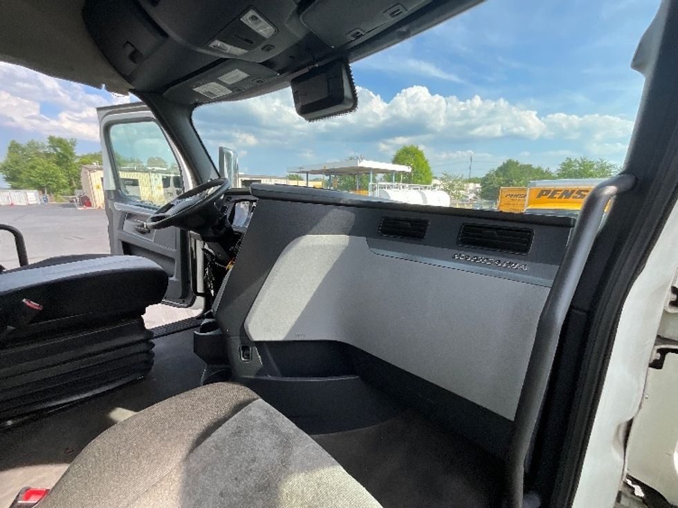 Day Cab Tractor-Heavy Duty Tractors-Freightliner-2021-T11664ST-Manassas-VA-404,450\n\t\tmiles-$ 51,250 - Image 13