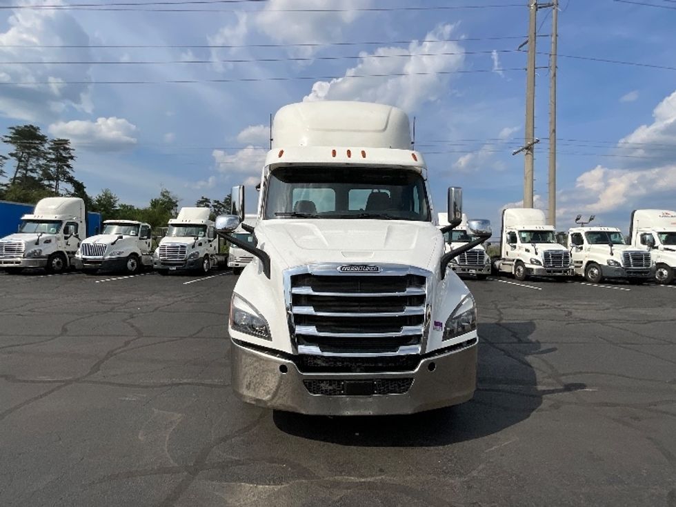 Day Cab Tractor-Heavy Duty Tractors-Freightliner-2021-T11664ST-Manassas-VA-404,450\n\t\tmiles-$ 51,250 - Image 2